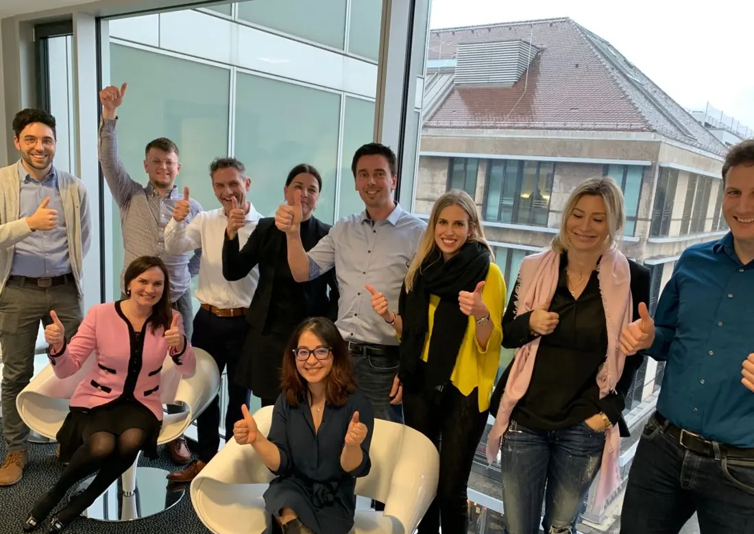 Absolventinnen und Absolventen in der DFI Akademie in Hamburg